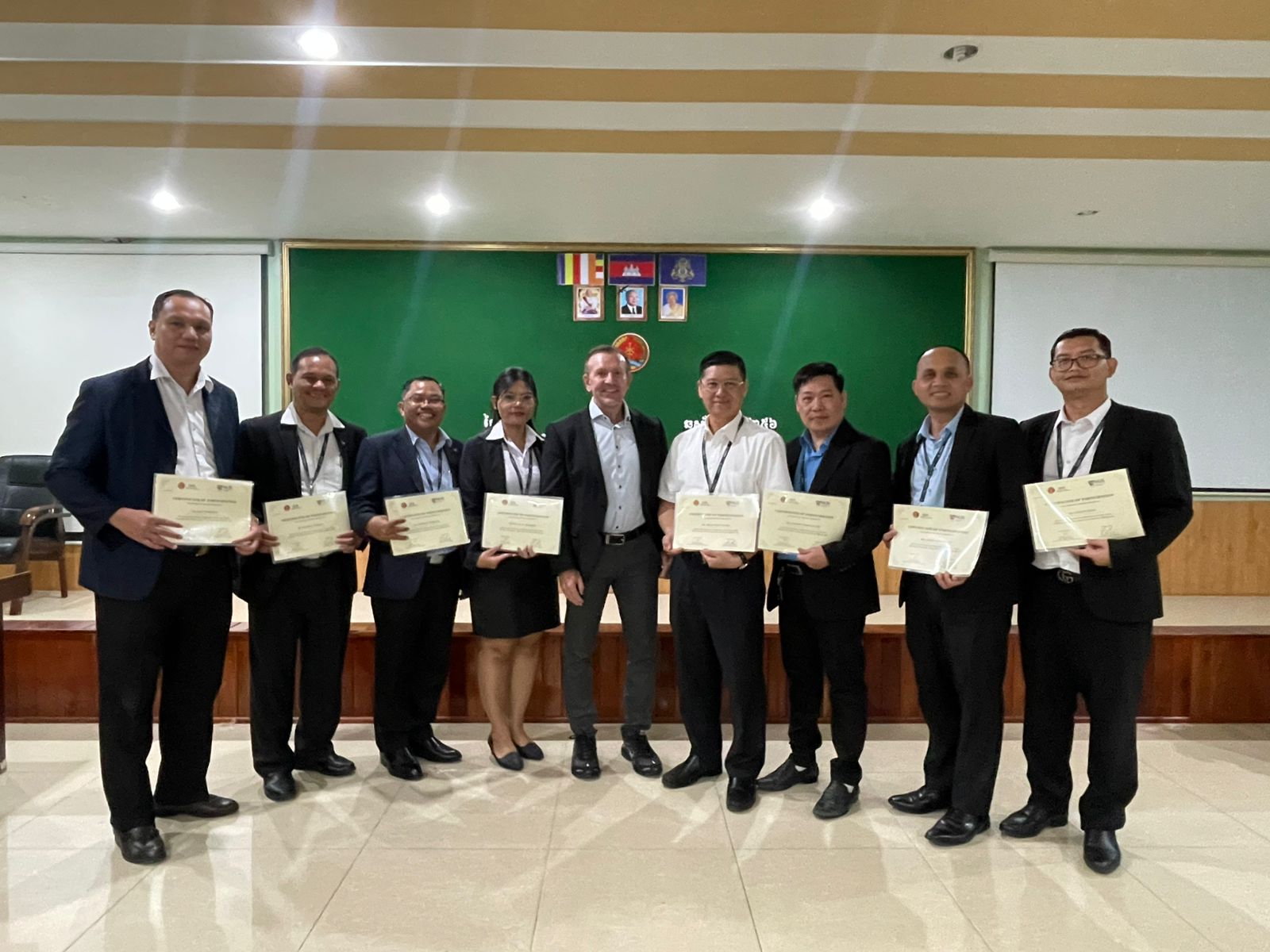 Professor Andrew Delios (centre) with workshop participants at RUPP