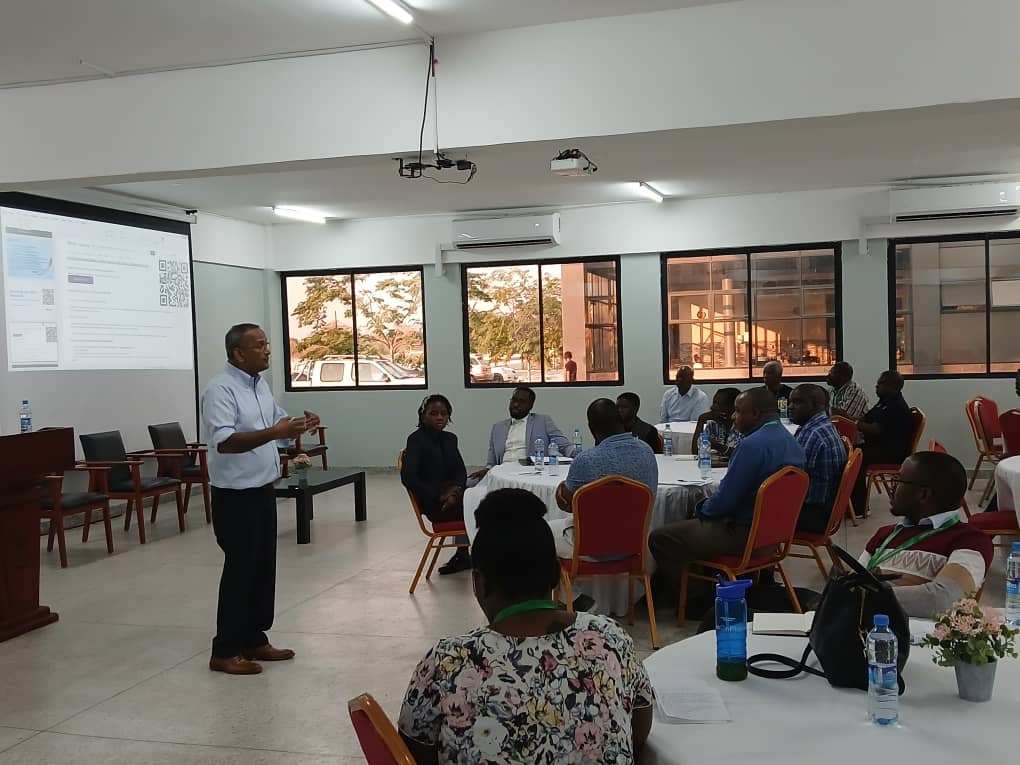 Professor Charles Dhanaraj of Georgia State University explaining the 39 Country Initiative to the faculty at the University of Lusaka